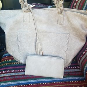 Chillx by Le Miel tote bag and wallet